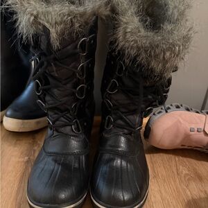 Women's Black Fur-Lined Winter Boots Sorel